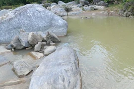 Tắm thác, nữ sinh 15 tuổi trượt chân chết đuối