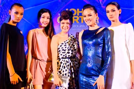 "Chân dài, hot girl" rạng rỡ trong buổi ra mắt phim "bom tấn"