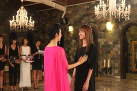 "Chân dài" Thùy Dương cười tươi dù bị loại 