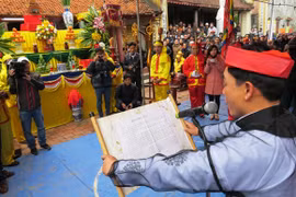 Lễ hội Minh Thề: Chỉ có dân thề, quan không thề!