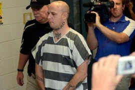 Cặp vợ chồng lên kế hoạch giết chết tất cả “tội phạm tình dục”