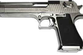 Tự bắn súng vào mông trong rạp chiếu phim