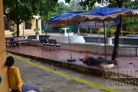 Hoảng hồn phát hiện người bảo vệ nằm chết trên sân trường