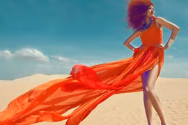 Tuyết Lan nóng bỏng giữa sa mạc cát