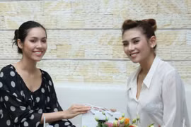 Hoàng Yến "dạy" Hoàng My đi thi "Hoàn vũ"