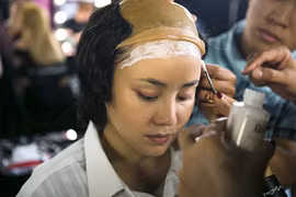 Vy Oanh "làm xấu" thành nhạc sĩ Trịnh Công Sơn, Vương Khang bốc lửa thành Yến Trang