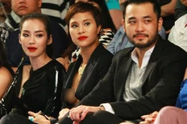 Diện vest lộ ngực, siêu mẫu Phương Mai bị cộng đồng mạng chê cười