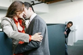 Bi hài chuyện rình "ngoại tình" bằng iPhone