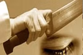 Vừa ra tù vì tội giết người lại chém đứt lìa cánh tay vợ