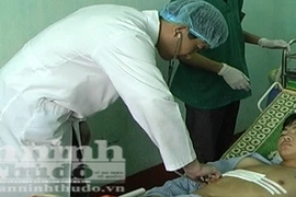 Cứu sống một học sinh bị đâm thủng ngực 