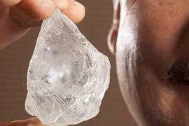 Chiêm ngưỡng viên kim cương khổng lồ 507 carat