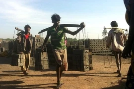 “Gạch máu” - Sản phẩm từ sự lao động khổ sai