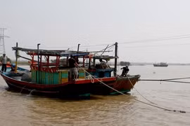 Kéo tàu cá mắc cạn, thuyền trưởng chết thảm