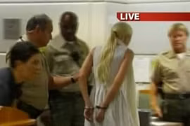 Lindsay Lohan bị phạt 300 ngày ngồi tù