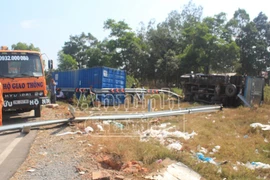 Đi vệ sinh "bậy" ven đường, bị xe tải tông trọng thương