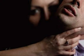 Ép uống thuốc kích dục, 3 phụ nữ cưỡng bức 1 đàn ông