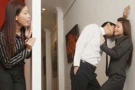 Bi hài những cuộc "tình ban trưa"