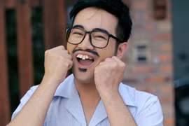 Minh Quân hóa thân thành ông bố răng vẩu khó tính