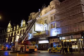 Anh: Nhà hát lớn sập trần, 88 người bị thương