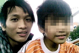 Choáng váng chuyện "tú ông" 20 tuổi chuyên dụ bé trai quan hệ