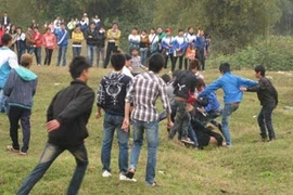 Đánh người làm rơi dao, bị đối thủ nhặt dao đâm chết