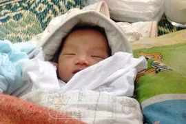  Phát hiện bé sơ sinh bị bỏ rơi trong thời tiết giá lạnh