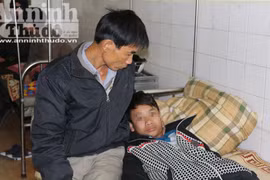 Cảnh cáo thầy giáo tát học sinh thủng màng nhĩ