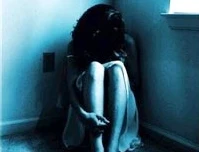 Mẹ đưa hai con vào "động quỷ"