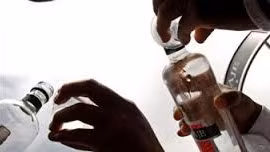 16 người Indonesia chết do uống rượu lậu