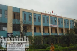 Nước mắt người mẹ của "nữ sinh đau đẻ trên lớp"