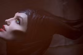 Angelina Jolie hóa thành nữ quỷ mọc sừng