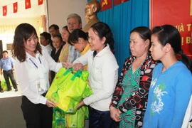 Big C, Unilever trao tặng 2.100 phần quà cho gia đình nghèo