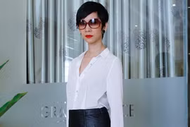 Xuân Lan "tái xuất", khoe thân hình thon gọn sau khi sinh