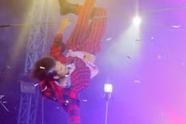 Bắt chước diễn viên xiếc, thí sinh Next top ngã lộn cổ 