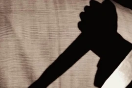 Nổi cơn ghen, gọi tình địch ra nói chuyện... bằng dao