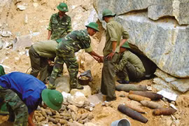 Quốc tế chung tay khắc phục hậu quả bom mìn với Việt Nam