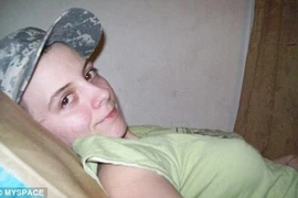 Đóng giả đàn ông để "quan hệ" với thiếu nữ