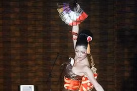 Trang phục truyền thống Nhật Bản đẹp nhất Miss Earth 2011