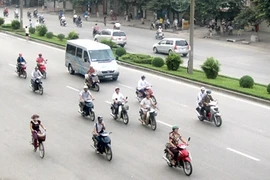 Cùng HS-SV tìm giải pháp chống tắc đường, tai nạn