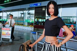 Hoàng Thùy khéo léo khoe vòng eo "con kiến"