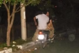 Dụ bạn gái đi tâm sự, chuốc thuốc mê rồi cướp tài sản