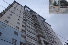 Nghịch dại trên lan can, một thanh niên ngã từ tầng 15 xuống đất