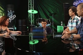 Trần Lập kết hợp với Siu Black, Hồ Hoài Anh tại quán cafe