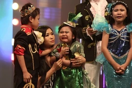 Đồ Rê Mí bị tố "ép xác" trẻ con!