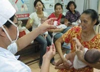 3 cháu bé chết bất thường sau khi tiêm phòng vắc-xin