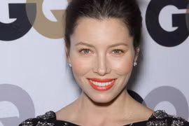Jessica Biel ghét Anne Hathaway vì bị cướp vai