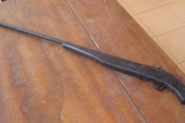 Giận vợ, dùng súng bắn chết cháu vợ