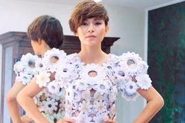 Mâu Thanh Thủy quyến rũ kỳ lạ trong trang phục "nước"