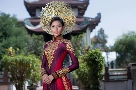 Hình ảnh Trương Thị May diện quốc phục tại Miss Universe 2013