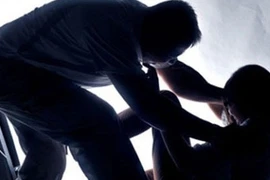 Nhiều lần dụ trẻ "quan hệ" ở nhà vệ sinh công cộng